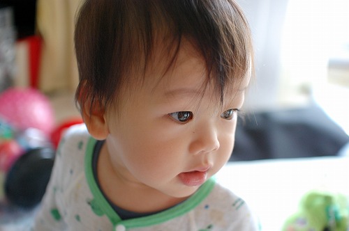 こどもの寝起き 子供写真館